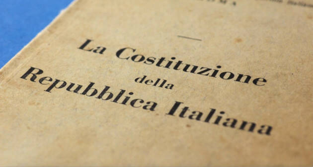 La Costituzione italiana tradotta in lingua ucraina
