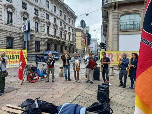 Presidio davanti alla Scala per ricordare vittime da Amianto