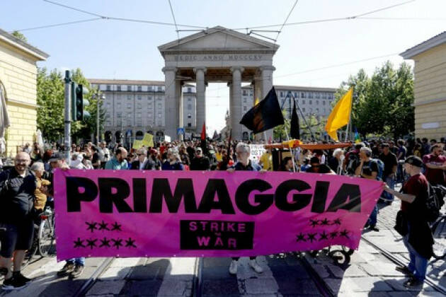 A Milano 'Primaggia', corteo precari e antagonisti