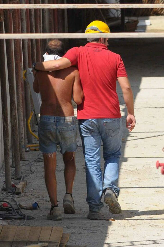 Cremona: Crolla il soffitto e lui precipita sei metri, 'miracolato'