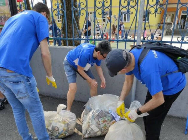 Crema Eco Azioni Bergamaschi impegnato a pulire la città con i giovani