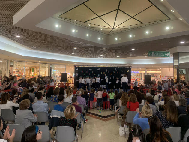 Le scuole tornano a fare festa al Cremona Due