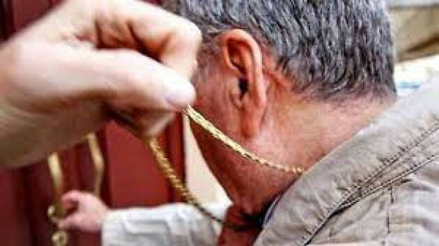 CREMA: RUBANO COLLANA AD UN ANZIANO, IN STATO DI ARRESTO DUE ROMENI