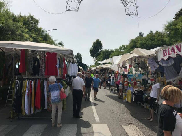 (CR) Anche oggi , domenica 26 , bancarelle viale Po per la Fiera di S. Pietro