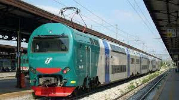 EUROPA VERDE, SVENDITA TRENI GUASTI FOTOGRAFIA DEL COLLASSO FERROVIARIO LOMBARDO