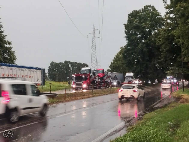 Cremona 4 luglio ’22  un temporale da paura Venti a 100km/h Tanti danni