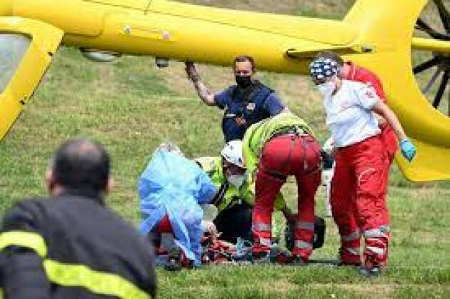 Colpito da benna, grave agricoltore nel Bresciano