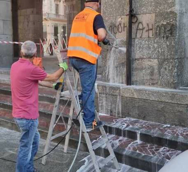 Lite tra Sala e Anpi, ripulita a Milano Loggia dei Mercanti