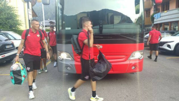 LA CREMONESE È ARRIVATA ALLE 19.50 A DIMARO FOLGARIDA, AL VIA IL RITIRO IN VAL DI SOLE