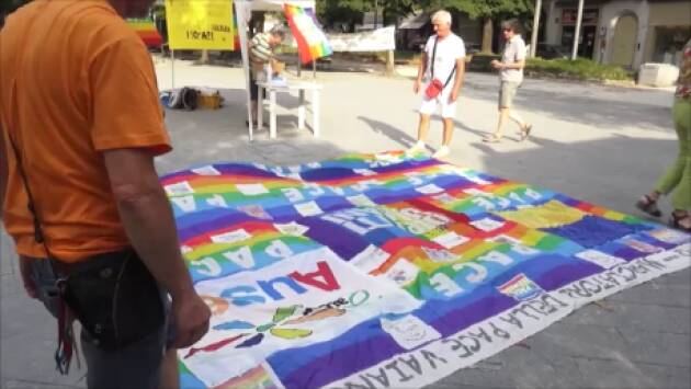 TACCIANO LE ARMI, NEGOZIATO SUBITO Immagini del presidio a Cremona (Video)