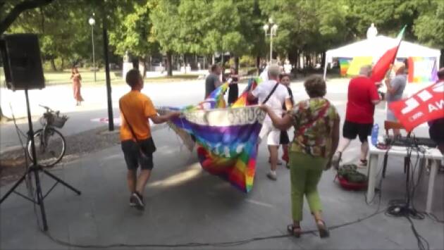 TACCIANO LE ARMI, NEGOZIATO SUBITO Immagini del presidio a Cremona (Video)