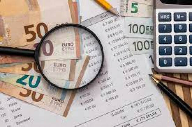 CONTI CORRENTI BANCARI, COSTI UN AUMENTO DEL 2% SU BASE ANNUA
