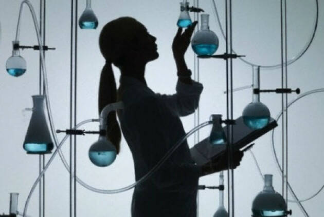 ''Science, She Says!'': il premio per giovani ricercatrici all'estero del Maeci