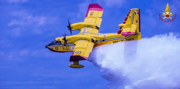 Rientrati i due canadair italiani prestati alla Francia