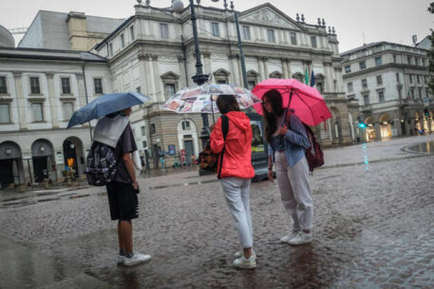Pioggia in Lombardia, parchi chiusi a Milano