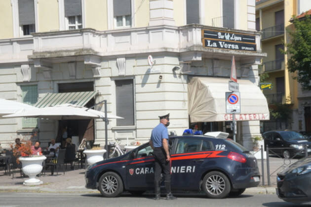 Parlano di politica ed è rissa in piazza a Pavia, blogger in carcere