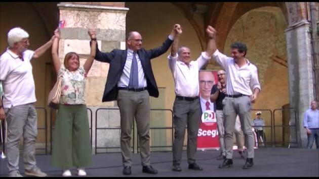 #elezioni22 Enrico Letta (Pd) convince i cremonesi. Molti applausi [video]