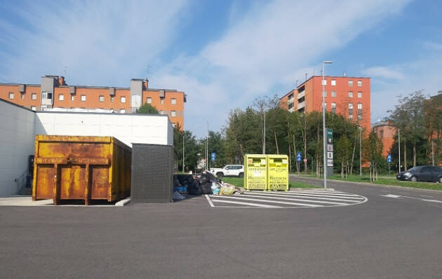 Cremona Abbandono rifiuti nei pressi del supermercato ALDI, sanzionati i trasgressori