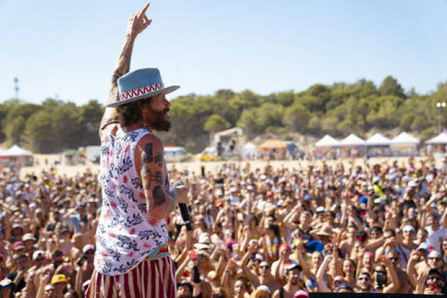 Jovanotti in festa, in 60 mila all'ultimo Beach Party