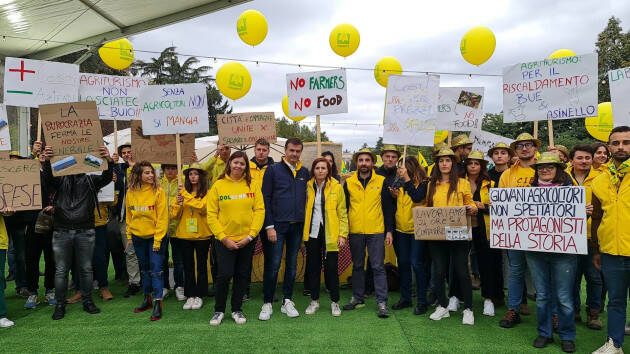 INFLAZIONE: COLDIRETTI, GIÀ IN PIAZZA CENTINAIA DI CONTADINI 