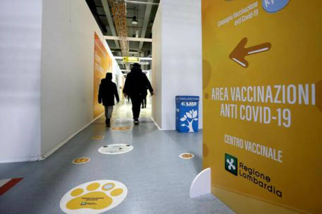 Da oggi in Lombardia possibile prenotare la quarta dose