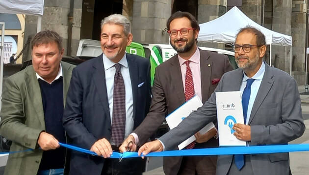 MILANO: La nuova mobilità elettrica in mostra tra piazza Duomo e Cordusio