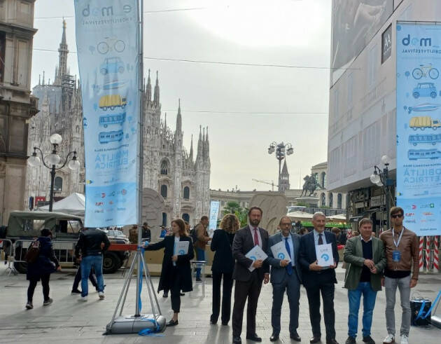 MILANO: La nuova mobilità elettrica in mostra tra piazza Duomo e Cordusio