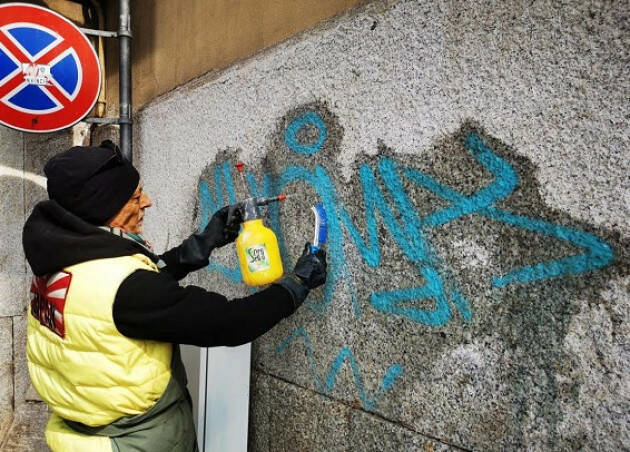 Cremona Rimosse le scritte vandaliche da alcuni edifici pubblici 