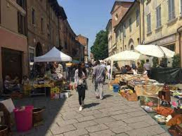 PIACENZA: Anche Infoambiente al mercatino di via Roma