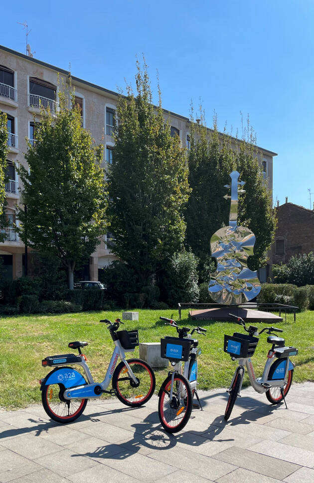 A2A progetto sperimentale e-bike sharing a Cremona rivolto ai dipendenti