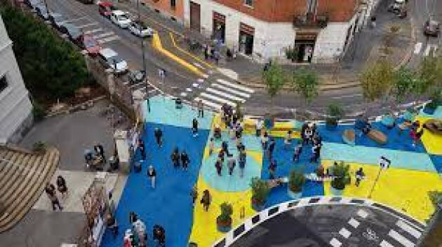 MILANO. VIA SACCHINI, INTERVENTO DI URBANISTICA TATTICA DI FRONTE A UNA SCUOLA 