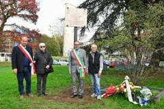 MILANO: Targa voluta dai residenti in memoria del tassista ucciso nel 2010