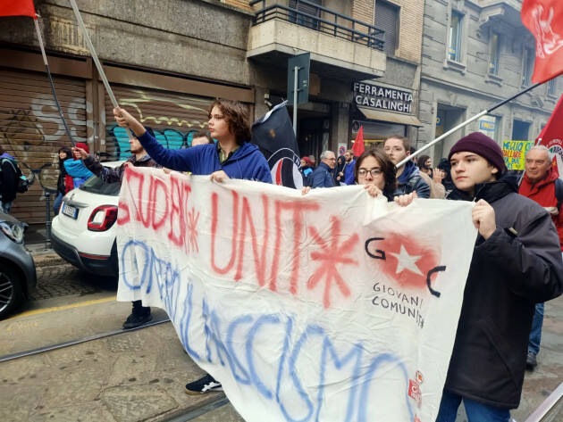 STUDENT* IN CORTEO A MILANO PER LA SCUOLA PUBBLICA