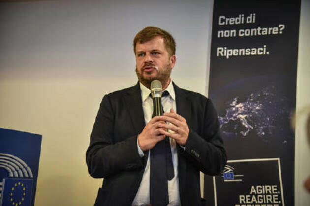 Ok assemblea Pd a candidatura Majorino senza primarie