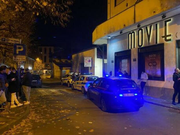 MILANO: Capienza di 300 persone, ce ne sono mille, chiuso locale