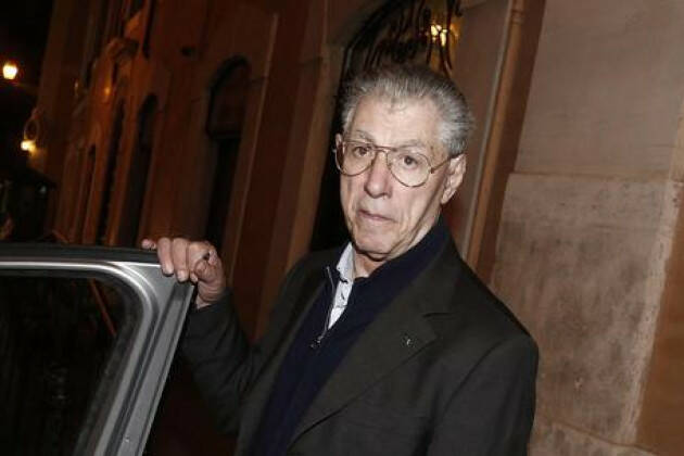Bossi lascia l'ospedale