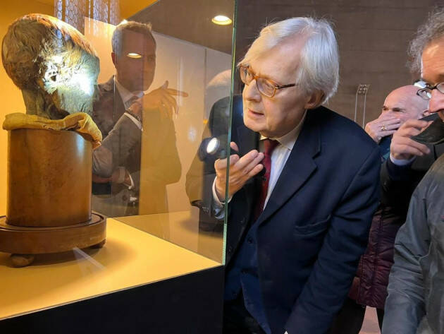 Piacenza: Vittorio Sgarbi in visita alla mostra 'Egitto Svelato'