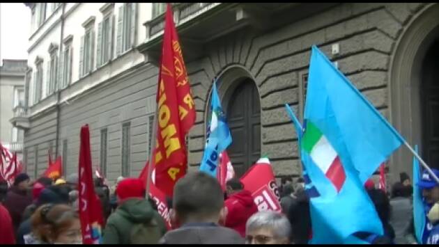 (CR) Cgil-UIL Sciopero 16/12/22 contro manovra Meloni tanti lavoratori al presidio [video]