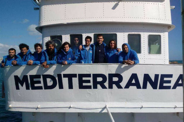 (CR) Pianeta Migranti. Solidarietà a don Mattia Ferrari il cappellano dei migranti in mare.