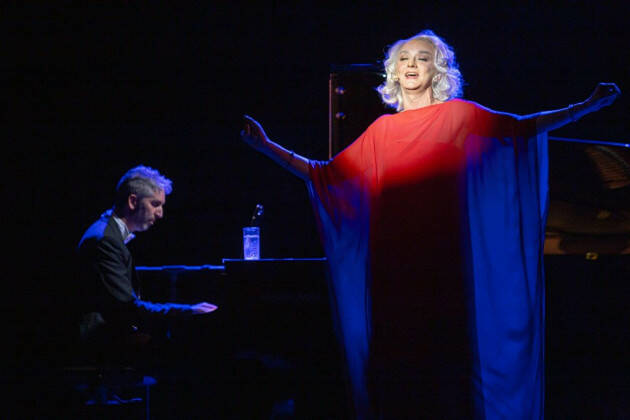 UN CAPODANNO ELEGANZISSIMO CON DRUSILLA FOER AL TEATRO PONCHIELLI