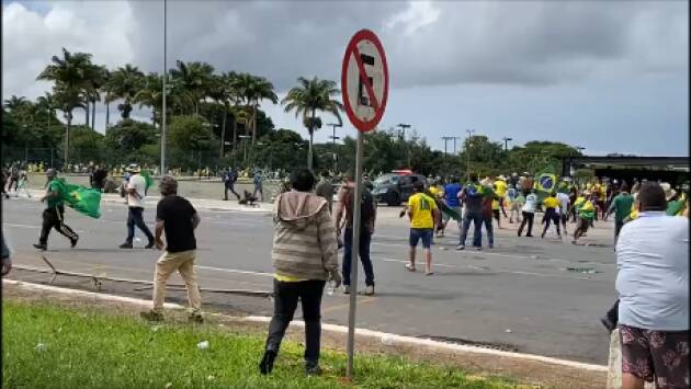 Dagli amici cremonesi in Brasile Brasilia I seguaci di Bolsonaro assaltano il parlamento [video]