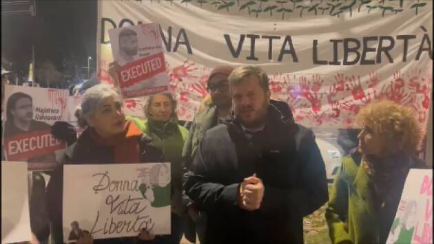 (MI) Pierfrancesco Majorino partecipa alla manifestazione   Donna, Vita, Libertà! [video]