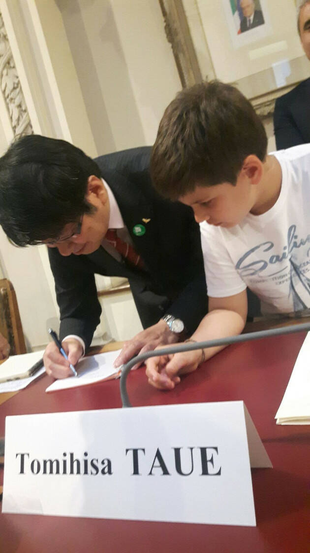  PIACENZA: La pace si impara anche tra i banchi di scuola