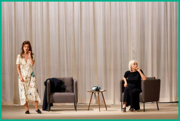 ANNA BONAIUTO E VALENTINA CERVI IN ADDIO FANTASMI AL TEATRO PONCHIELLI