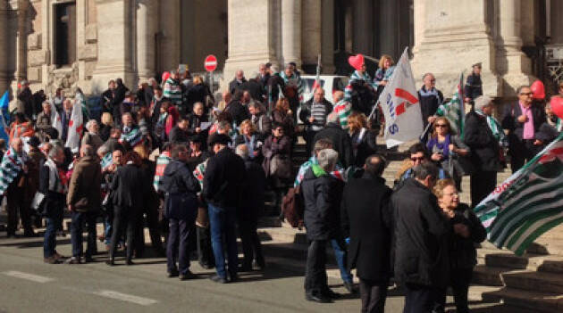 Dirigenti scolastici di CGIL, CISL, UIL e SNALS manifestano il 14 marzo a Roma