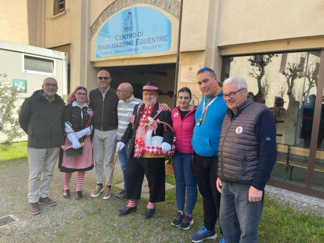 IL C.R.E. RICEVE  UNA DONAZIONE DAL COMITATO CARNEVALE CREMASCO