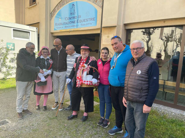 IL C.R.E. RICEVE  UNA DONAZIONE DAL COMITATO CARNEVALE CREMASCO