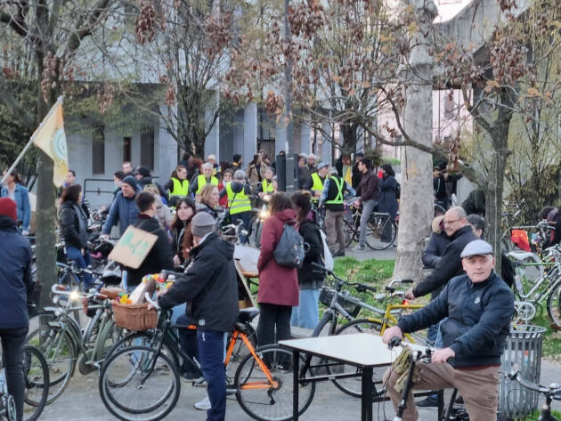 BICICLETTATA AMBIENTALISTA CON 200 CICLISTI A CREMONA