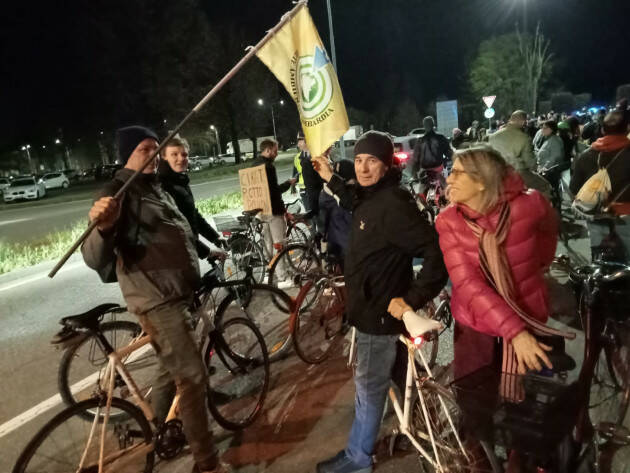 BICICLETTATA AMBIENTALISTA CON 200 CICLISTI A CREMONA