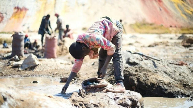 Firma Petizione Basta bambini minatori